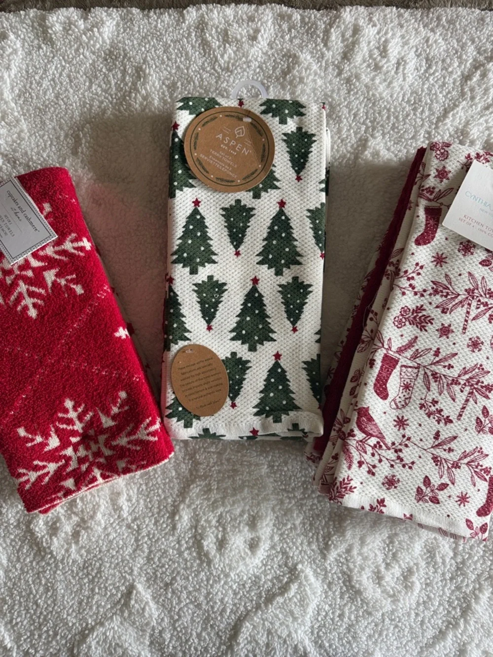 Cupcakes & Cashmere Holiday Kitchen Towels Red Snowflake Christmas Tree 🎄 NEW!